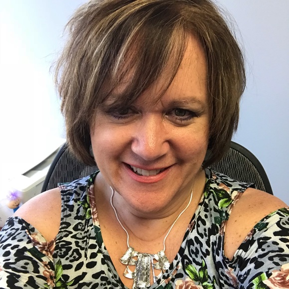 Meet your Posher, Caryn - Picture 2 of 3